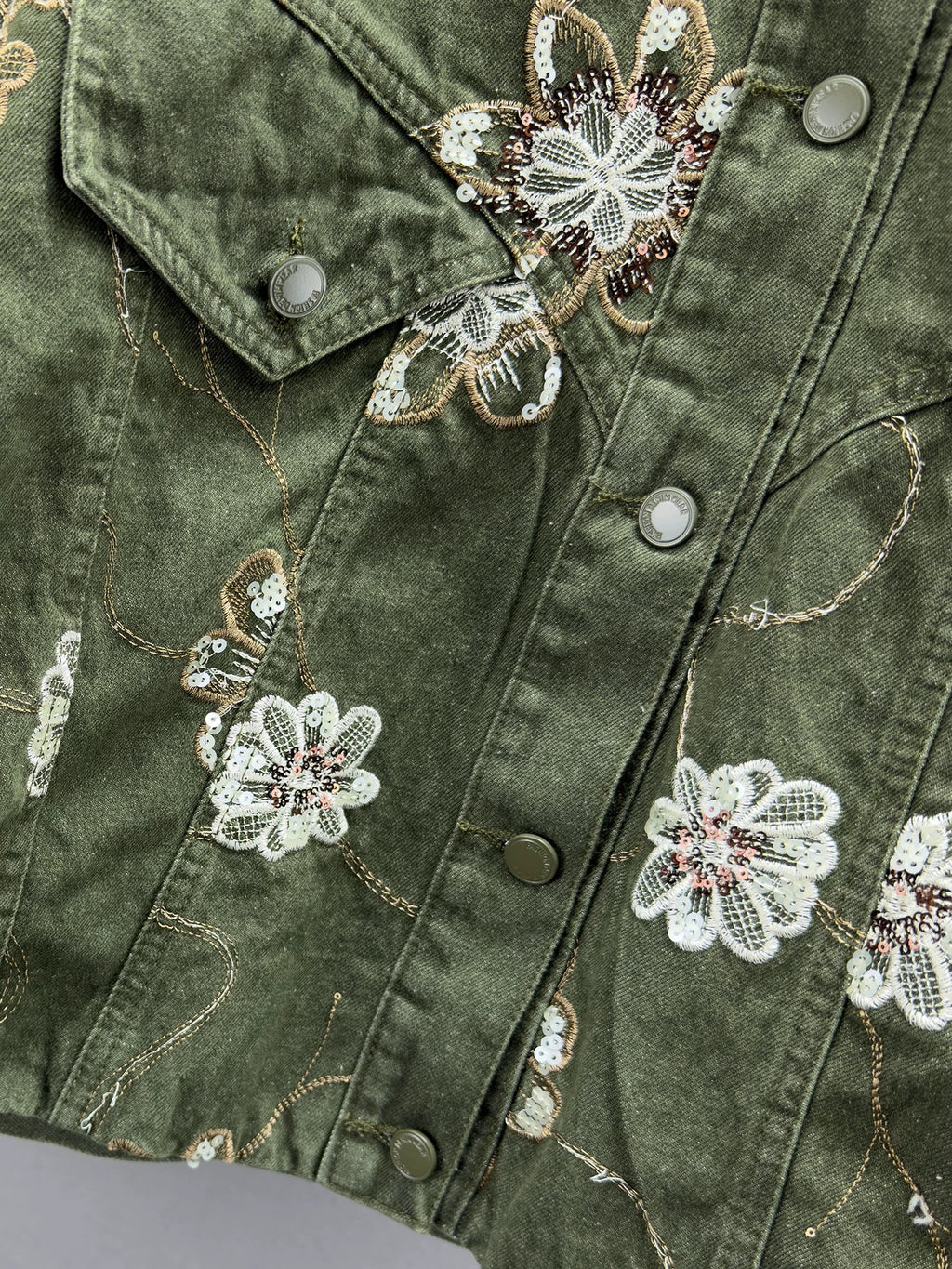 Floral Embroidered Cropped Denim Jacket