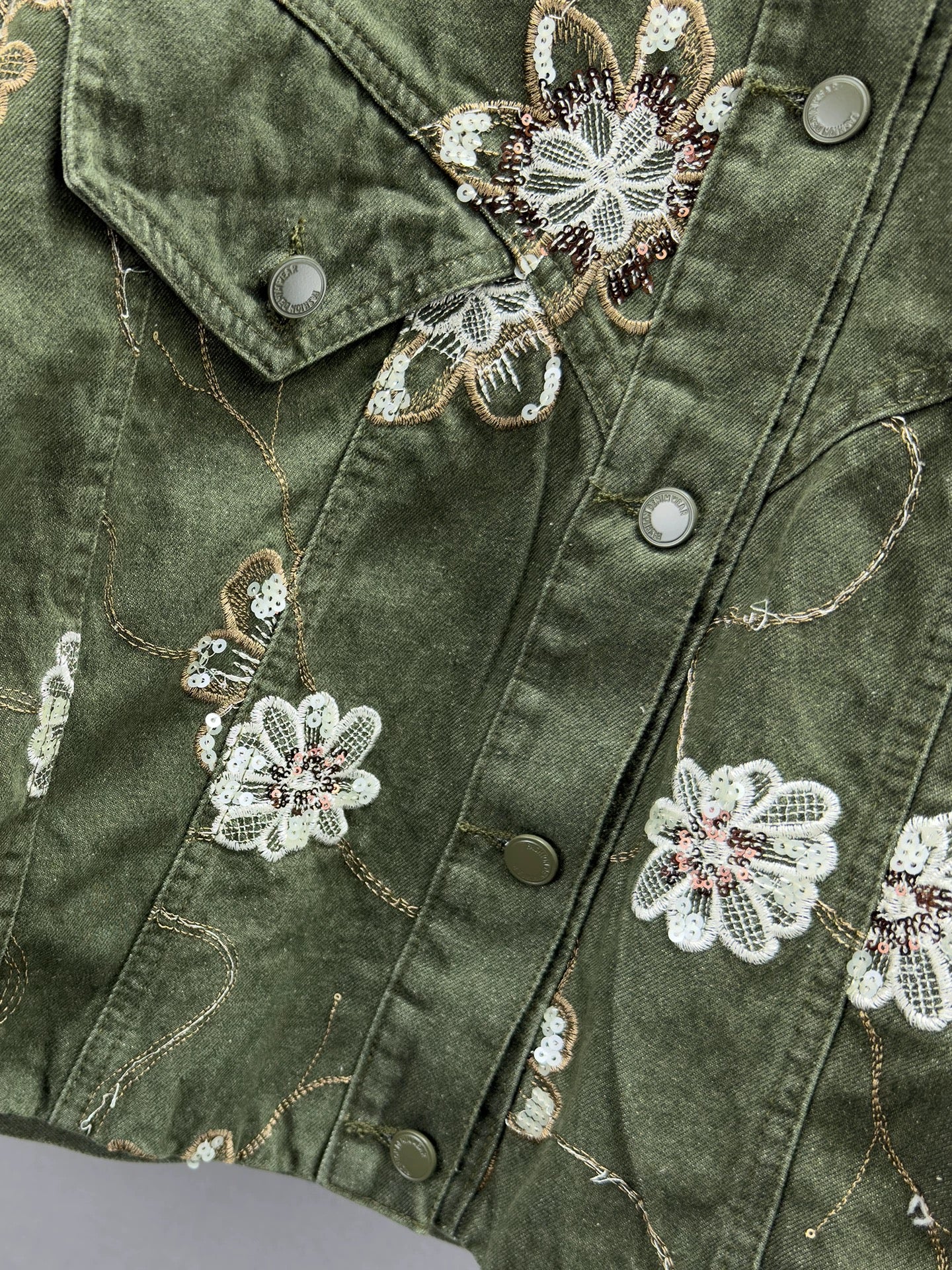 Floral Embroidered Cropped Denim Jacket