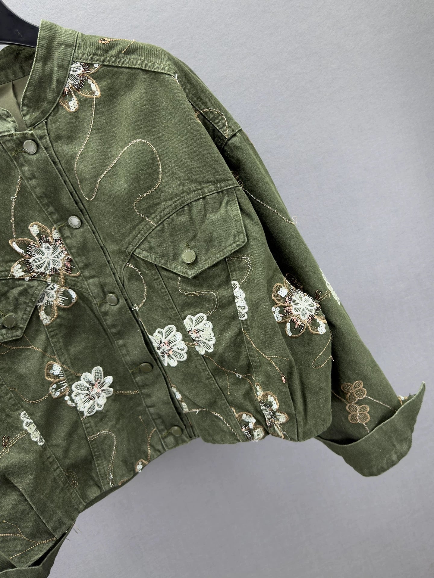 Floral Embroidered Cropped Denim Jacket